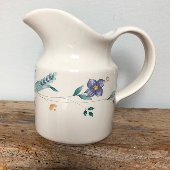 Vintage Pfaltzgraff April Stoneware Pitcher - Picture 2 of 6